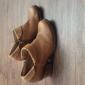 Born ankle leather boots size 6